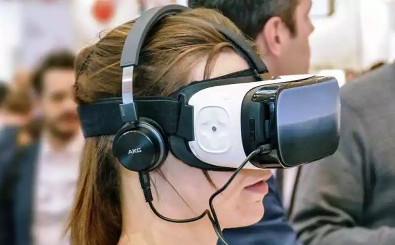 Онлайн курс для разработчиков VR и AR приложений